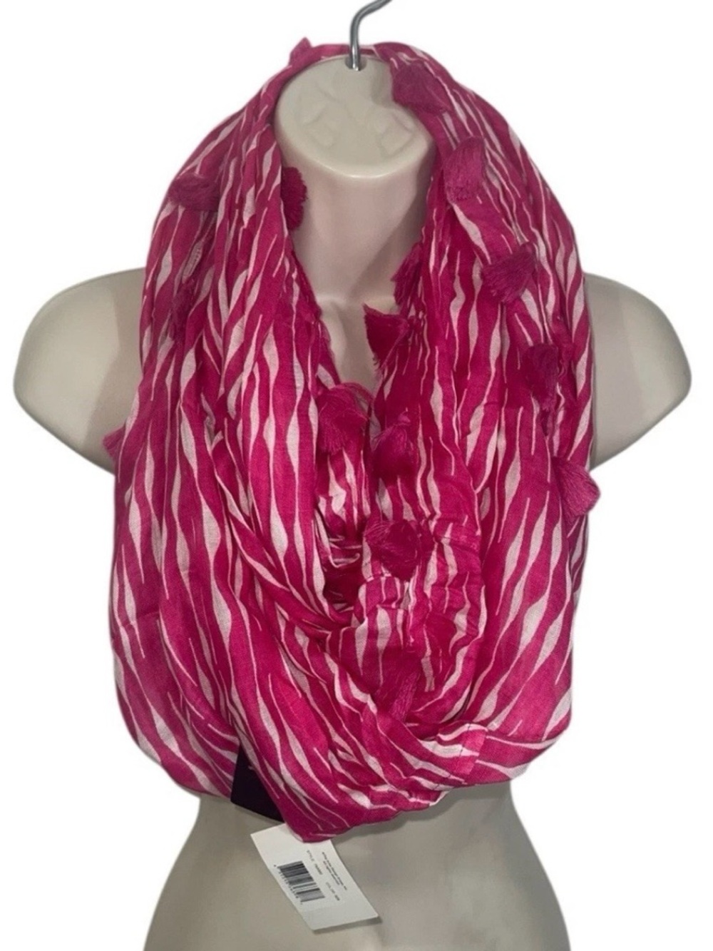 Echo Circular Waves Infinity Loop in Pink